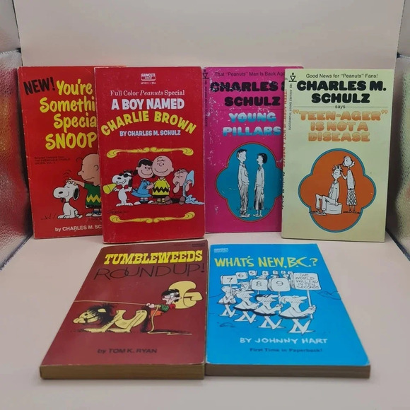 Vtg Comic Paperback Lot Snoopy Charlie Brown Tumbleweeds B.C. Charles Schultz - Picture 1 of 3
